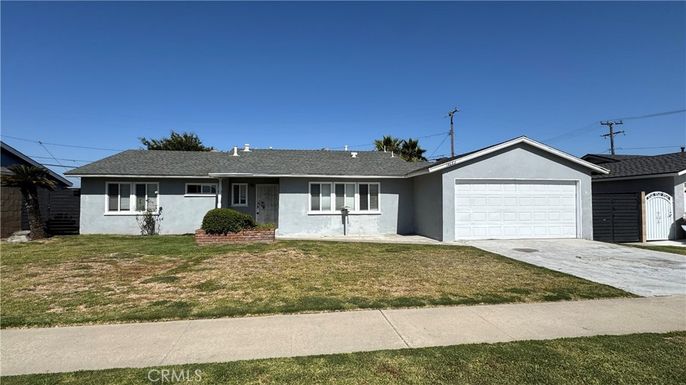 Attached, Exterior, Facade, Ranch