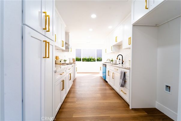 Interior, Kitchen, Recessed Lighting, Wood Texture Flooring