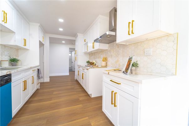 Interior, Kitchen, Recessed Lighting, Wood Texture Flooring