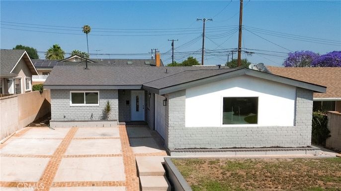 Exterior, Facade, Ranch