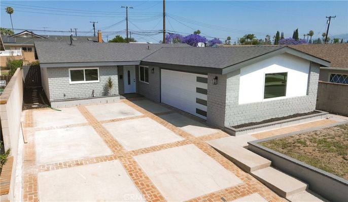 Attached, Exterior, Facade, Ranch