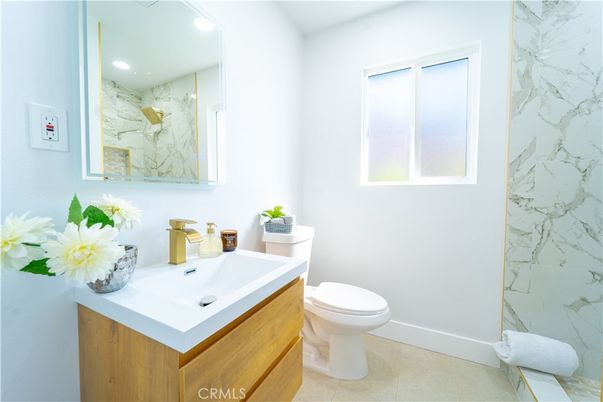Bathroom, Interior, Marble Walls, Recessed Lighting