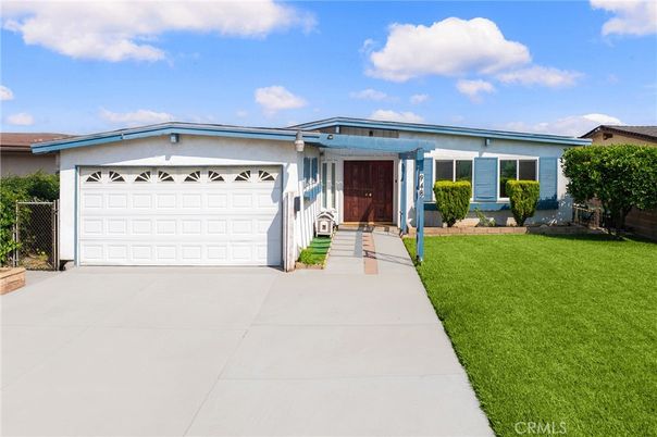 Attached, Exterior, Facade, Ranch