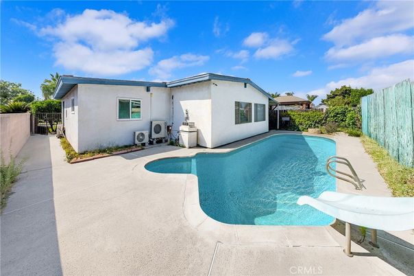 Exterior, Pool