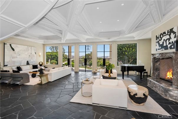 Fireplace, Interior, Living room, Piano, Recessed Lighting