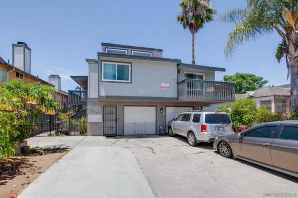 Attached, Exterior, Facade, Modern