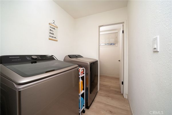 Interior, Washer, Wood Texture Flooring