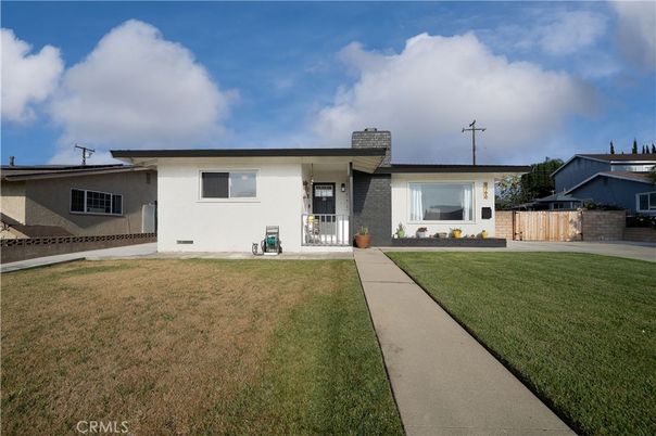 Backyard, Exterior, Facade, Ranch