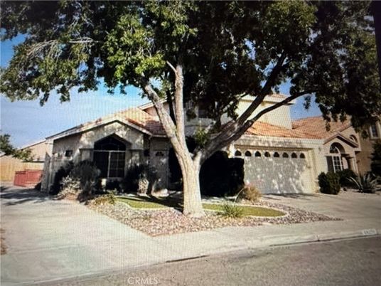 Attached, Exterior, Facade, Mediterranean