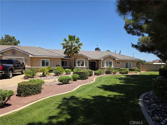Backyard, Exterior, Facade, Ranch