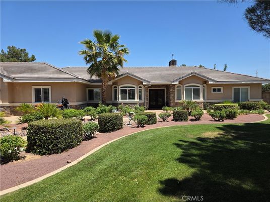 Backyard, Exterior, Facade, Ranch