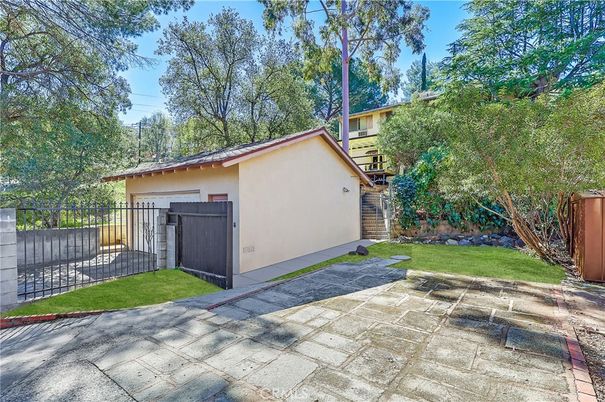 Detached Garage, Exterior