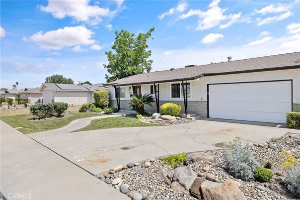 Attached, Exterior, Facade, Ranch
