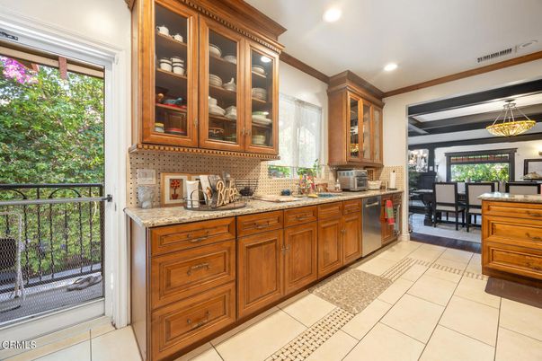 Dining room, Interior, Kitchen, Pendant Lights, Recessed Lighting, Stainless Steel Appliances