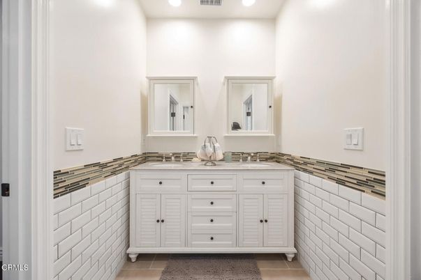 Bathroom, Dual Sink Vanities, Interior, Recessed Lighting