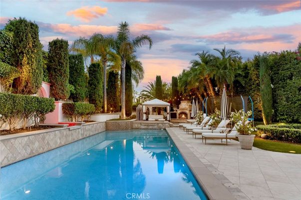 Exterior, Fireplace, Pool
