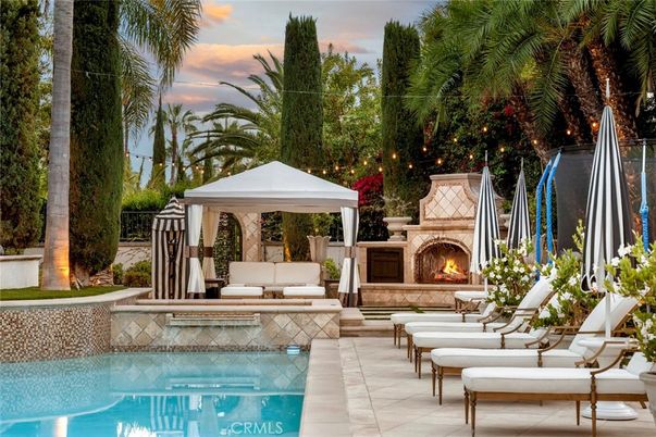 Exterior, Fireplace, Pool