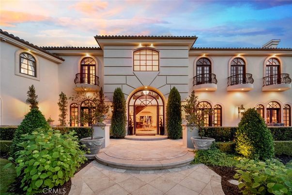 Exterior, Facade, Mediterranean