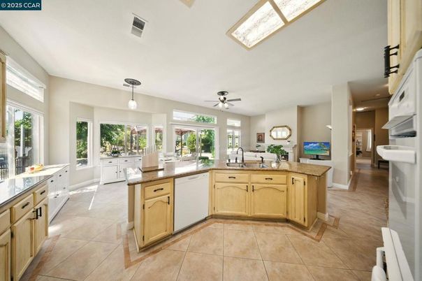 Dining room, Interior, Kitchen, Pendant Lights, Recessed Lighting