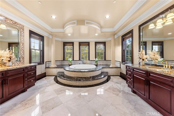 Bathroom, Dual Sink Vanities, Interior, Recessed Lighting