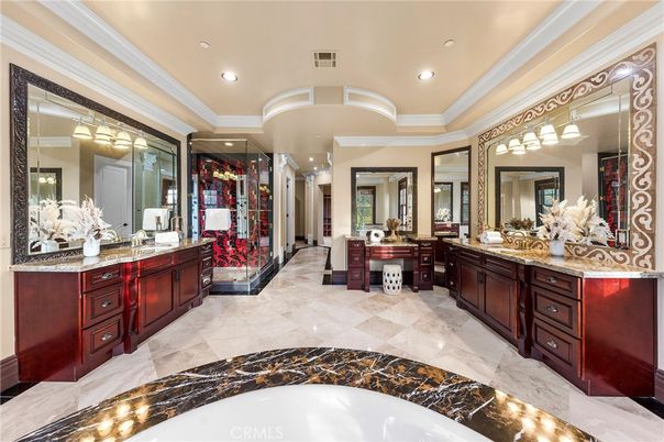 Bathroom, Dual Sink Vanities, Interior, Recessed Lighting