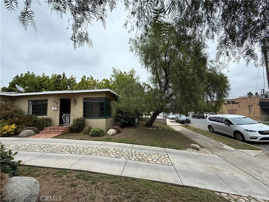 Exterior, Facade, Ranch