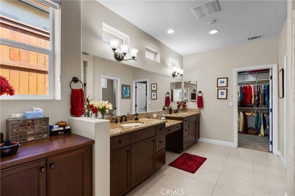 Bathroom, Dual Sink Vanities, Interior, Recessed Lighting