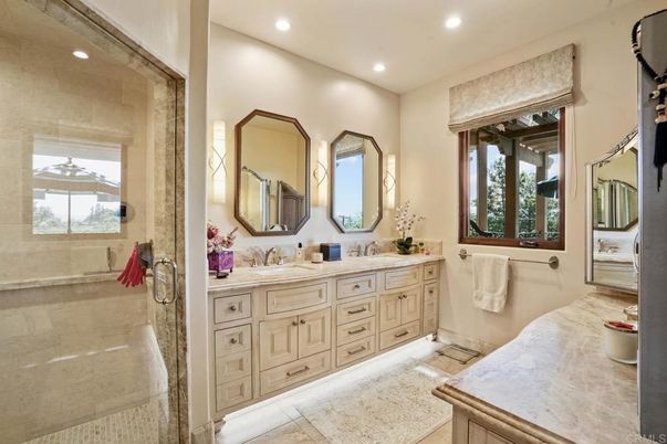 Bathroom, Dual Sink Vanities, Interior, Recessed Lighting