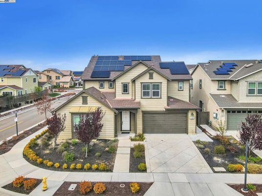 Attached, Exterior, Facade, Solar Panels, Rowhouse