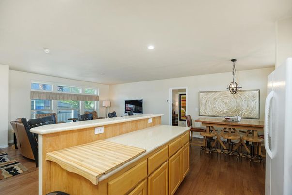 Dining room, Interior, Living room, Pendant Lights, Recessed Lighting, Wood Texture Flooring