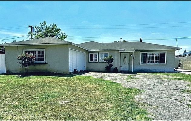 Backyard, Exterior, Facade, Ranch