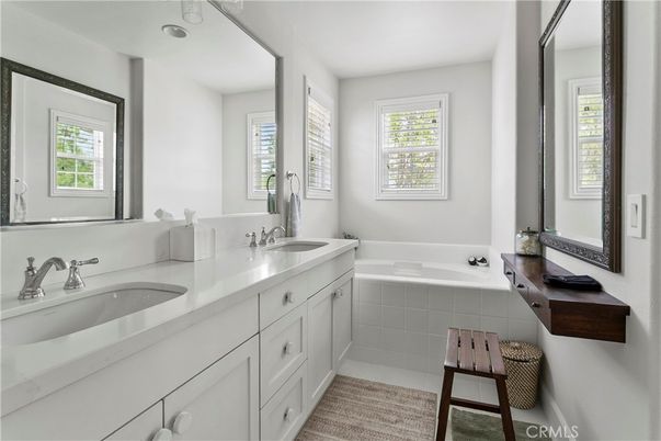 Bathroom, Dual Sink Vanities, Interior, Recessed Lighting