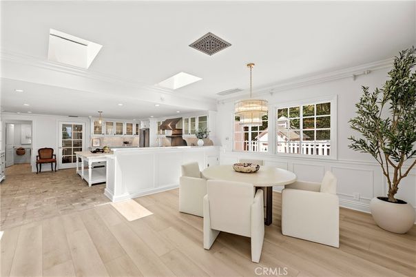 Chandelier, Dining room, Interior, Kitchen, Pendant Lights, Recessed Lighting, Wood Texture Flooring