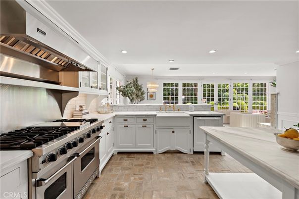 Chandelier, Interior, Kitchen, Recessed Lighting, Stainless Steel Appliances