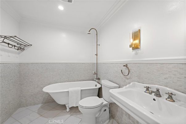Bathroom, Dual Sink Vanities, Free Standing Baths, Interior, Recessed Lighting
