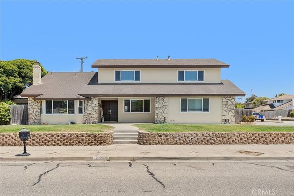 Attached, Exterior, Facade, Ranch