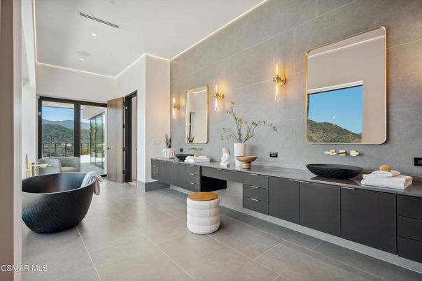 Bathroom, Dual Sink Vanities, Free Standing Baths, Interior, Recessed Lighting