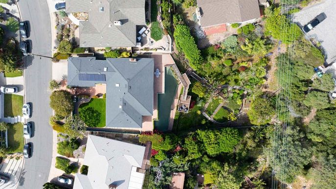 Exterior, Drone