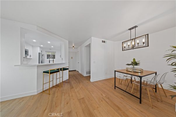 Dining room, Interior, Kitchen, Pendant Lights, Recessed Lighting, Wood Texture Flooring