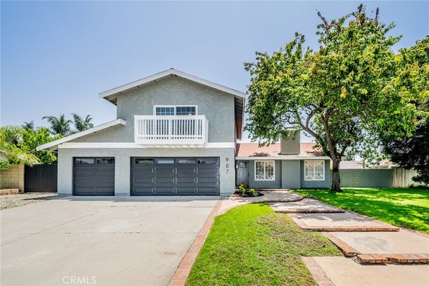 Attached, Exterior, Facade, American Craftsman