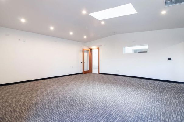 Empty room, Interior, Projection Screen, Recessed Lighting