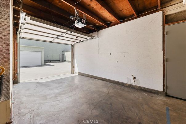 Garage, Interior, Wooden Beams