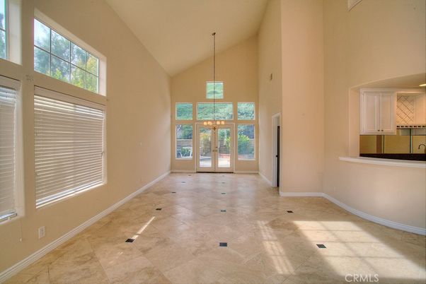Empty room, Interior, Pendant Lights