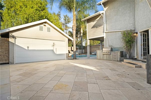 Detached Garage, Exterior
