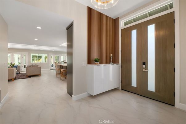 Chandelier, Dining room, Interior, Living room, Marble, Recessed Lighting