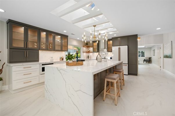 Chandelier, Interior, Kitchen, Marble, Marble Walls, Pendant Lights, Recessed Lighting