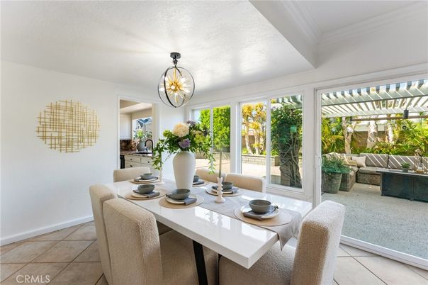 Chandelier, Dining room, Interior, Pendant Lights