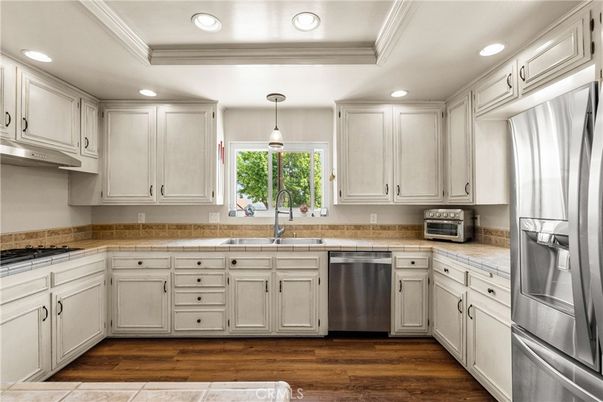 Interior, Kitchen, Pendant Lights, Recessed Lighting, Wood Texture Flooring