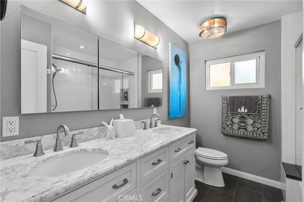 Bathroom, Dual Sink Vanities, Interior, Recessed Lighting