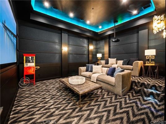 Interior, Projection Screen, Recessed Lighting, Theatre Room